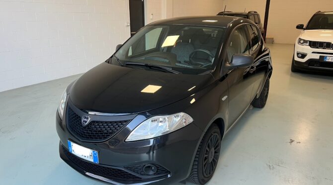 Lancia Ypsilon 1.0 firefly hybrid Silver s