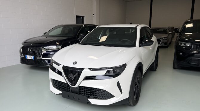 Alfa Romeo Junior 1.2 ibrida 136cv edct6 KM0